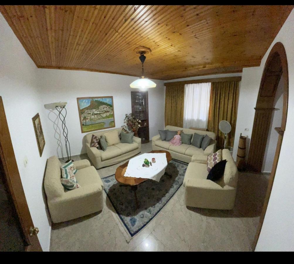 Eni Entire Guesthouse Parking On Site Berat Exterior photo