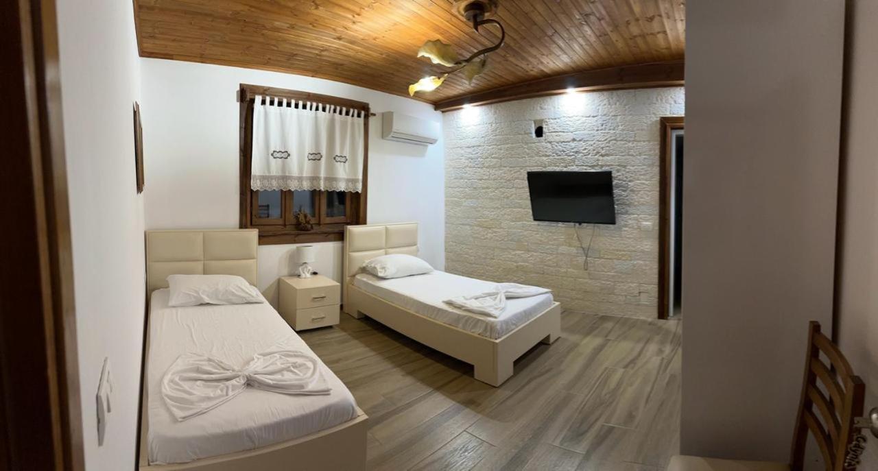 Eni Entire Guesthouse Parking On Site Berat Exterior photo