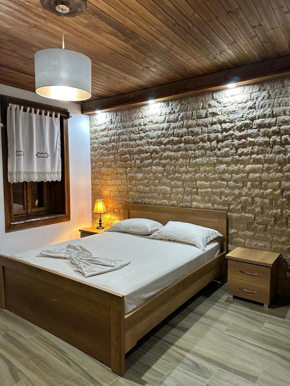 Eni Entire Guesthouse Parking On Site Berat Exterior photo