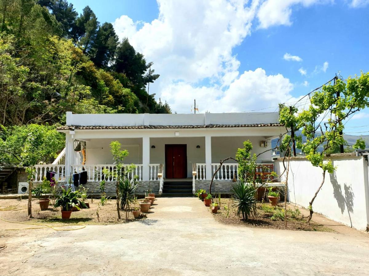 Eni Entire Guesthouse Parking On Site Berat Exterior photo